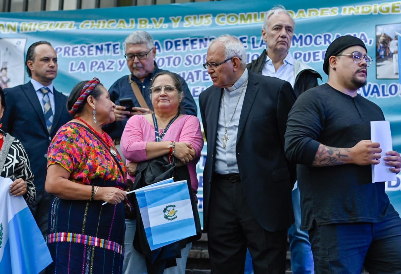  Figuras de la vida política y religiosa en una acción inédita acudieron al llamado del presidente Arévalo. Crédito Rony Morales. 